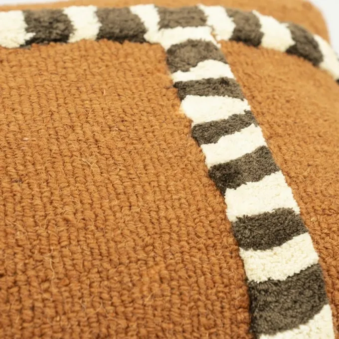 By Boo Kussen StripeScape - caramel