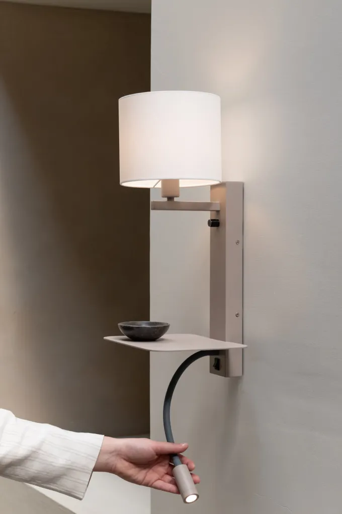 it's about RoMi Wandlamp Florence+leeslamp zand/kap 1815 wit