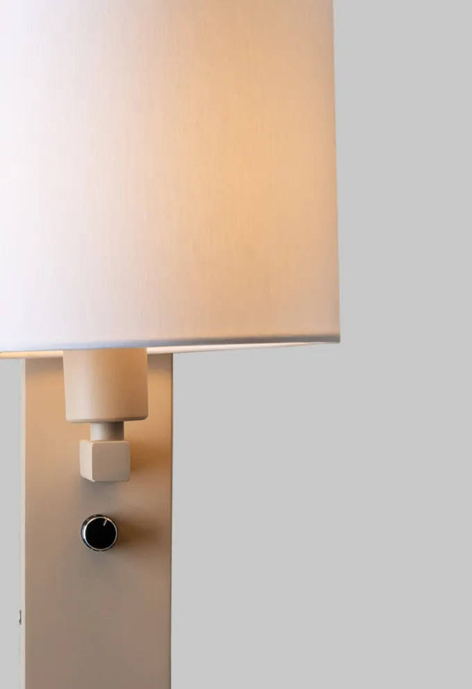 it's about RoMi Wandlamp Florence zand/kap 1815 wit