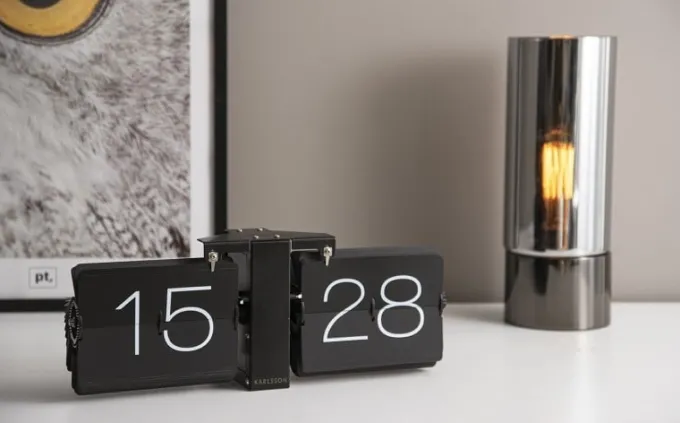 Karlsson Flip klok No Case Stand Zwart