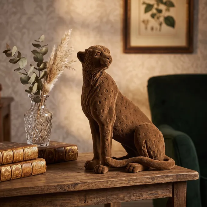 Light en Living Ornament CHEETAH velvet Bruin of zwart in 3 maten