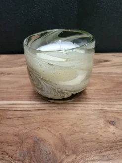 Light en Living Pot met kaars 9x9x9 cm SWIRL glas amber grijs