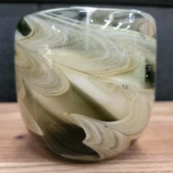 Light en Living Pot met kaars 9x9x9 cm SWIRL glas amber grijs