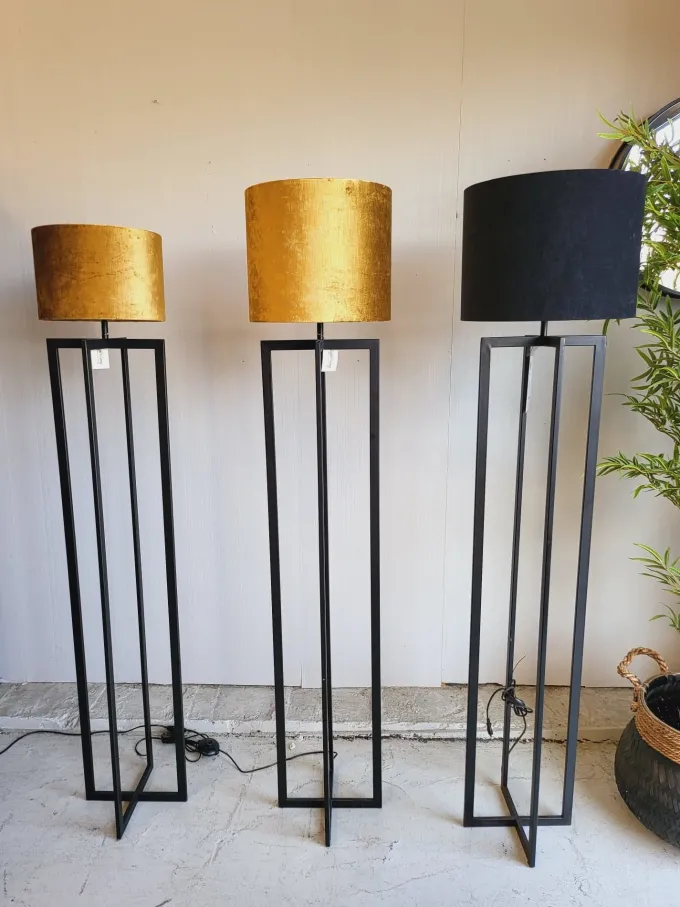 Light en Living Vloerlamp MACE Mat Zwart 30x30x140 cm van Light & Living