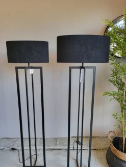 Light en Living Vloerlamp MACE Mat Zwart 30x30x140 cm van Light & Living