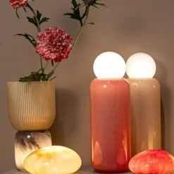 PTMD Alayna groene geribbelde pot met LED-verlichting aan de onderkant