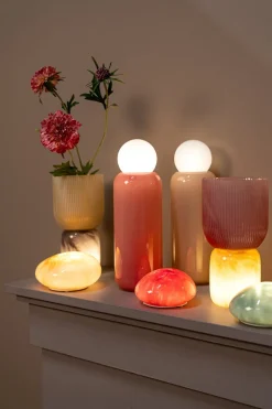 PTMD Alayna groene geribbelde pot met LED-verlichting aan de onderkant