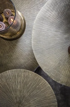 PTMD Kae Gold bijzettafel van aluminium met ijzeren poot - Beschikbaar in 3 maten