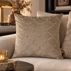 PTMD Kussen Lizze Beige velvet embroidery patroon 45 x 45