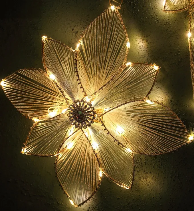 PTMD LED Decoratiebloem Madeline Crème – 36 x 40 cm