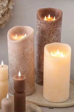 PTMD LED-kaars rustiek beige 30 cm hoog met 3 bewegende vlammetjes