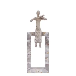 PTMD Ornament Aleria Beige viooldame op marmeren voetstuk