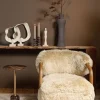 PTMD Ornament Vae Beige gegoten aluminium op travertin voet L