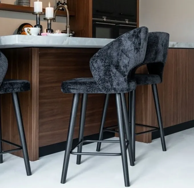 Richmond Interiors Counterstoel Savoy black chenille - Showroommodel