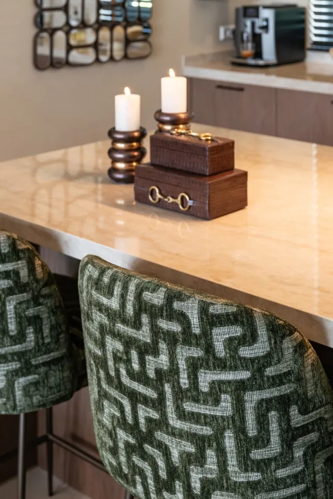 Richmond Interiors Counterstoel Pullitzer moss labyrinth