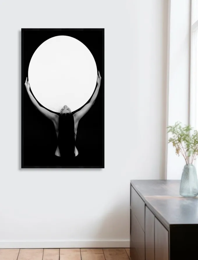 Wandkraft Femme Portant L’univers