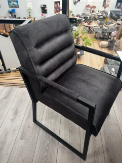 Wildeboer & v/d Weide Showroommodel Eettafelstoel Kick open arm Stof C Marble