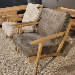 WoonMax Fauteuil Osaka met houten armleuning - Taupe