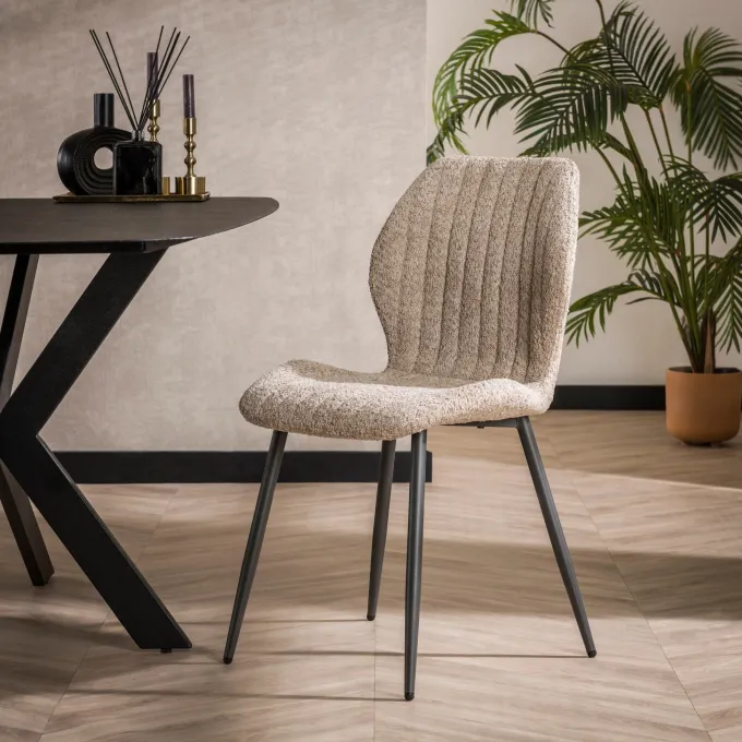 WoonStijl Eetkamerstoel Lende Boucle zandkleur