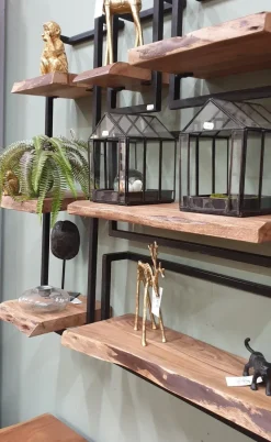 WoonStijl Wandplank Live Edge 30 cm breed met acaciahout en staal