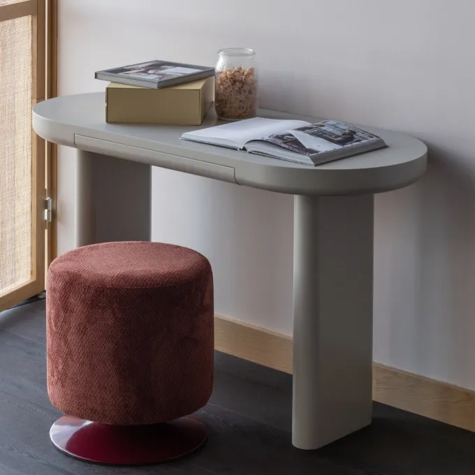 Woood Islen Poef Met Draaivoet Boucle Bordeauxrood